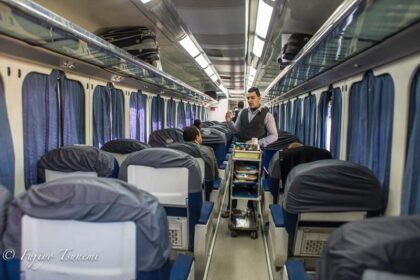 エジプトのVIP電車の１等車。車内販売もあり。