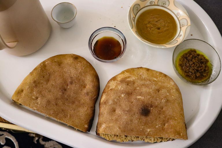 サウジアラビアのコーヒーと朝食