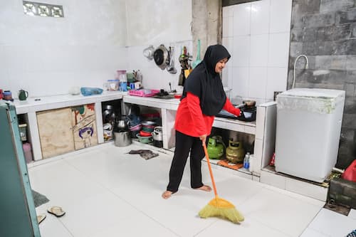 indonesia-house-cleaning　インドネシアの家庭の掃除