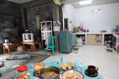 indonesia-house-kitchen-living　インドネシアの家庭のキッチンとリビング