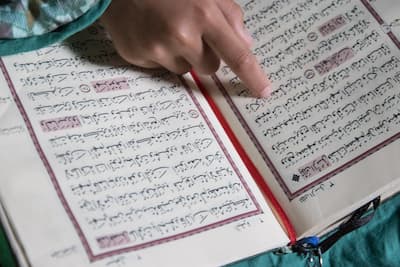 コーランを読む　indonesia-reading-koran
