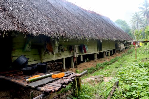 sibet-mentawai-uma　シベルート島メンタワイ族住居ウマ