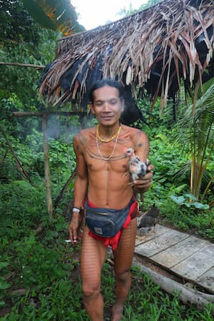 siberut-mentawai シベルート島メンタワイ族の女性