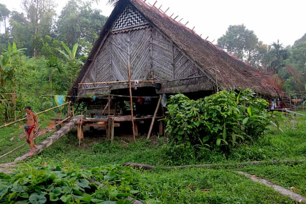 シベルート島メンタワイ族 siberut island mentawai