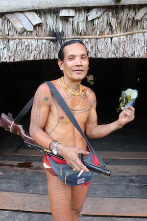 indonesia-siberut-mentawai-man シベルート島メンタワイ族の狩